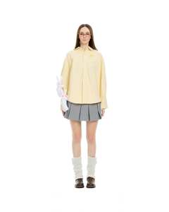 เสื้อเชิ้ตฟรุ๊ตตี้แรบบิท ผ้าอ็อกซ์ฟอร์ด แขนยาว ทรงปกติ พร้อมลายปักที่อกซ้าย และดีเทลแขนเสื้อแต่งขนกำมะหยี่ - Product Image 4