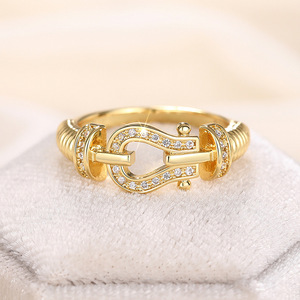 Anello Horsebit da Donna, Tono Oro con Zirconi, Gioiello Minimalista Chic di Lusso, Anello per Uso Quotidiano - Product Image 3