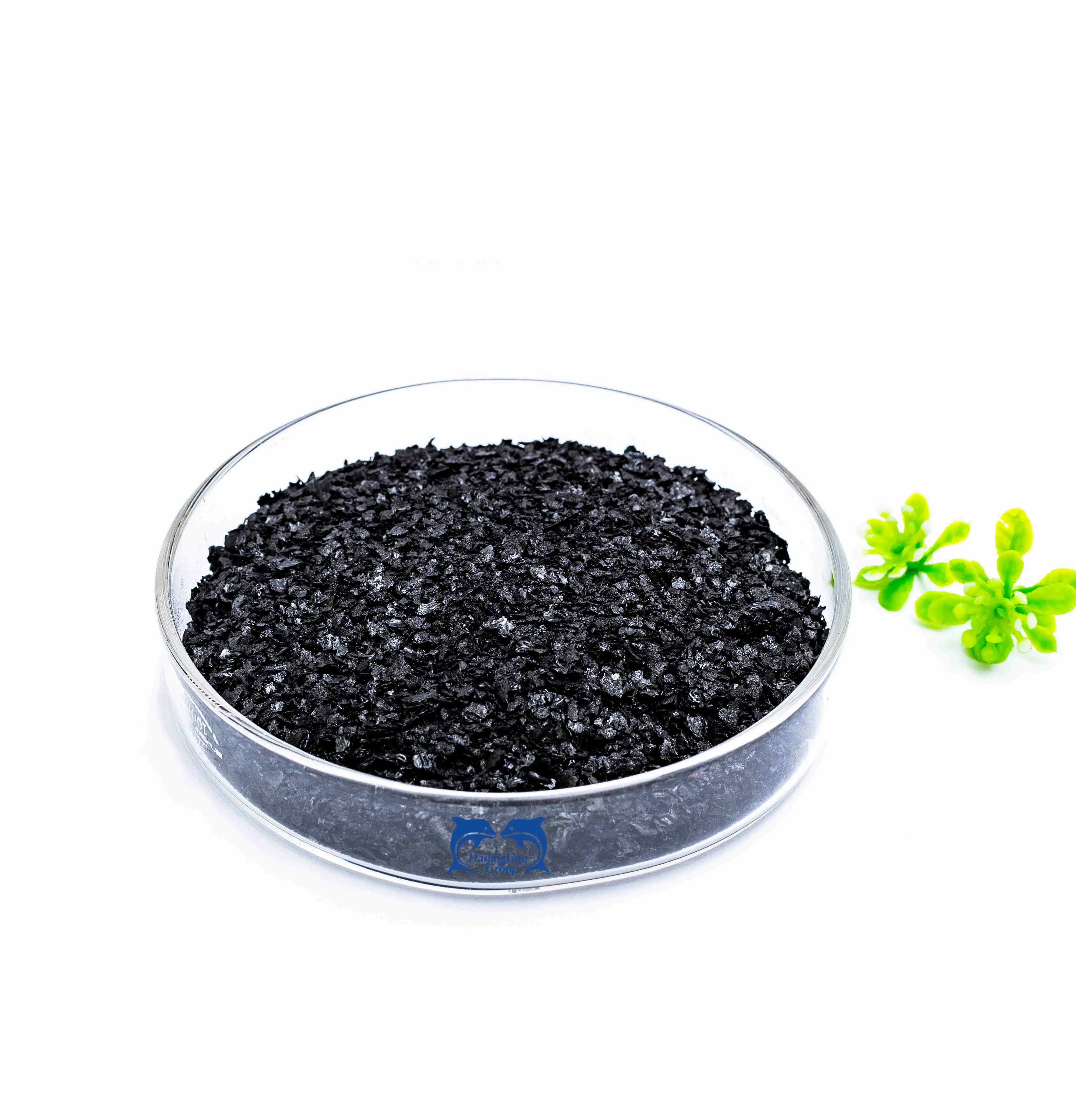 The extract of black seaweed flakes is rich in cytokinins and nutrients to improve the soil