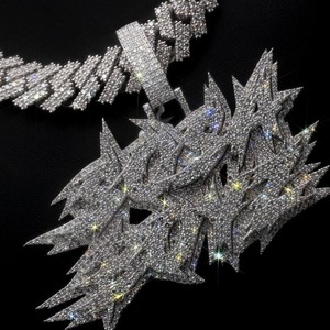 Magnifique collier pendentif hip-hop serti de diamants, idéal pour les soirées et les mariages, disponible à prix de gros depuis l'Inde. - Product Image 3