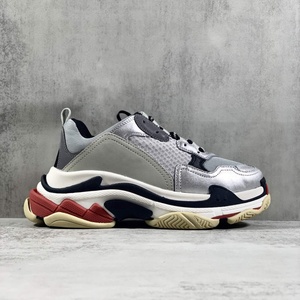 รองเท้าผ้าใบทรง Chunky Dad Sneakers รุ่นพรีเมียมใหม่ปี 2026 สไตล์ Triple S สีเงินเทา  วัสดุตาข่าย  แบบลำลองสไตล์เรโทร สำหรับผู้ชายและผู้หญิง - Product Image 4