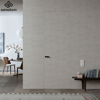 Porte cachée en bois avec grille de ventilation, système d'aération discret, porte de buanderie