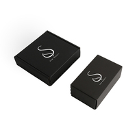 Boîtes d'expédition personnalisées imprimées noires pour vêtements, boîtes en carton ondulé avec bande déchirable, boîtes d'expédition auto-adhésives imprimées avec logo pour cadeaux