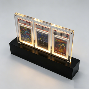 Support en acrylique lumineux élégant et de qualité supérieure, anti-poussière, haute visibilité, pour la préservation des cartes TCG - Product Image 3