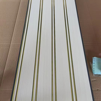 Panneaux muraux rainurés en PVC WPC à grain de bois pour la décoration