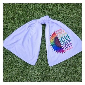 Serviette Rafraîchissante Fierté LGBTQ+ – Couleurs Arc-en-ciel – Cadeau de Groupe pour Événement du Mois de la Fierté Gay - Product Image 1