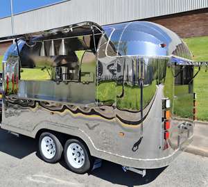 Carrito de Desayuno Fisherman's Dawn con Sopa Cremosa y Pan, Comida para antes de la Embarque para Quienes se Dirigen al Mar - Product Image 2