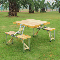 Table pliante portable en bois d'extérieur en gros, table de pique-nique en bois, table de camping pliante et ensemble de chaises avec parasol