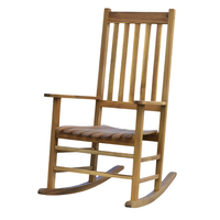 Fauteuil à bascule d'extérieur en bois d'acacia massif Furaka, prix usine, style vintage naturel, idéal pour café, salon, jardin, patio, cour, plage