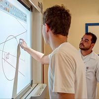 Tableau blanc interactif intelligent à écran tactile actif optionnel de 30'' à 200'' pouces avec stylos infrarouges, tableaux électroniques pour l'enseignement