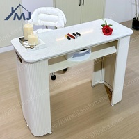 Table de manucure moderne et robuste pour salon de beauté