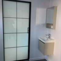 Maison modulaire préfabriquée en conteneur maritime de 40 pieds, 2 chambres, design moderne, écologique, durable, résistant au feu, atelier, salon