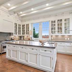 Personnalisation d'armoires de cuisine modernes et minimalistes, plan de travail en quartz, cuisinière en L intégrée, personnalisation d'armoires de cuisine - Product Image 1