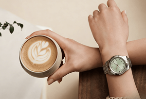 Montre de sport tout en acier inoxydable noir avec cadran vert et index lumineux Longinesing - Product Image 4