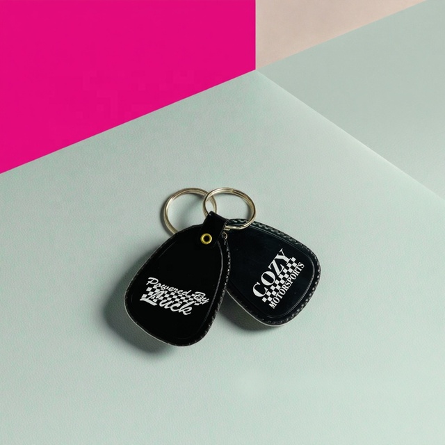 Vintage Mini IC Proximity Card AirTags Organizer Custom Logo Real PU Leather Keychain with Luxury Alloy Plastic Accessory Style