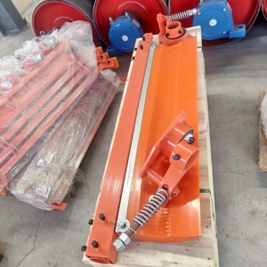 Duurzaam ontwerp fabrieksmodel polyurethaan of legering materiaal meskop met slijtvastheid en corrosiebestendigheid transportbandreiniger - Product Image 3