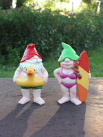 Figurine Personnalisée de Couple de Gnome de Surf en Résine Statue Drôle de Pelouse de Gnome pour Décoration de Jardin