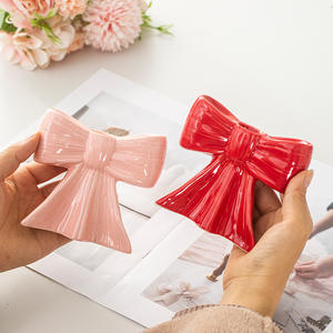 Vendita calda stile coreano nella classica ragazza con fiocco a cuore in ceramica per aromaterapia candelabro altalena con candela di <span class=keywords><strong>vetro</strong></span> transfrontaliera - Product Image 5