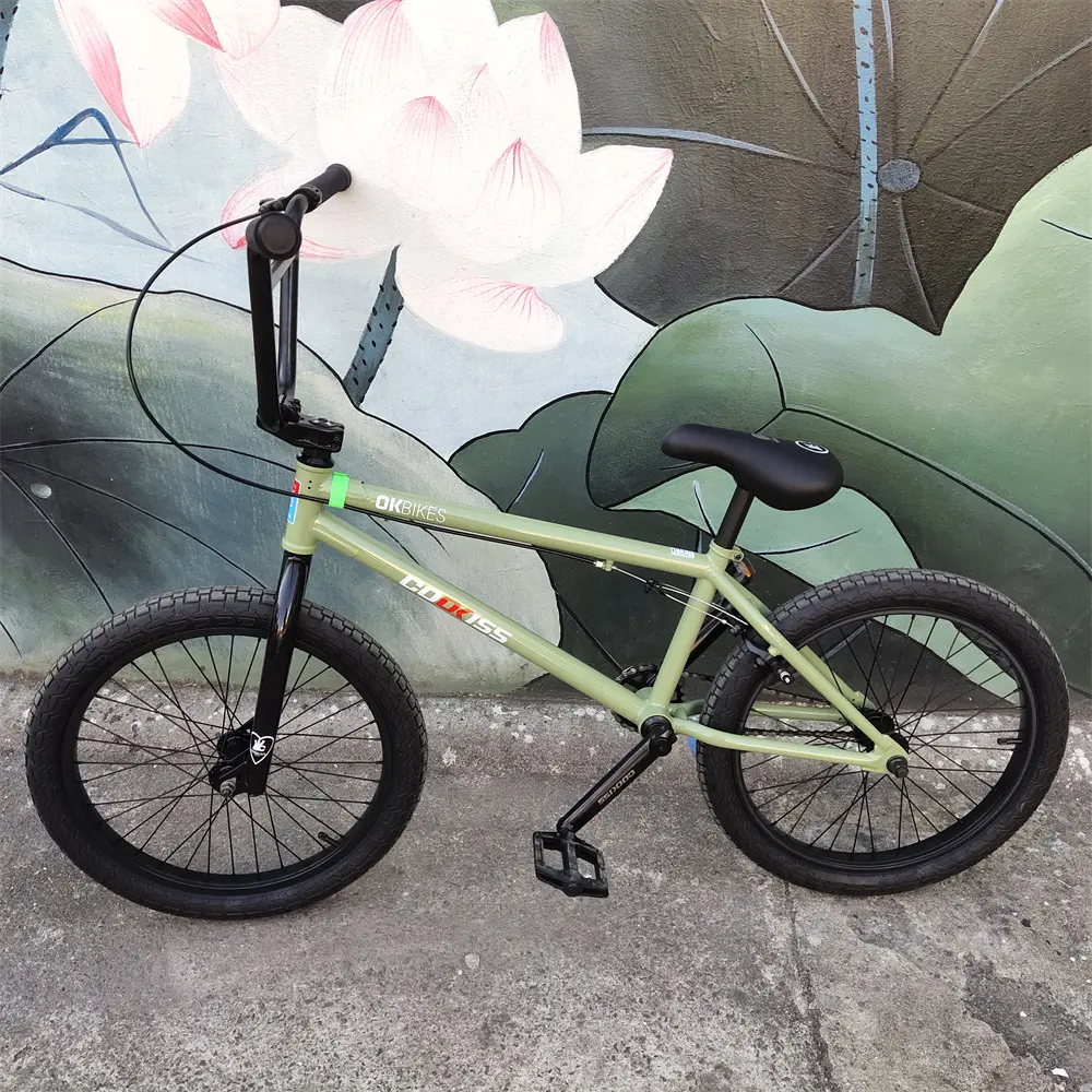 Cookissの最新の抹茶グリーンBMXは美しく頑丈で、あらゆる種類のゴージャスな動きを実行するBMXに適しています。在庫あり!!