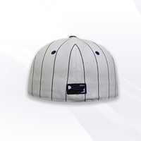 Casquette Snapback Ajustée Broderie Rayée Bon Prix 100% Coton Extérieur Personnalisable Article Tendance Moderne Emballage Carton Fabricant Vietnamien