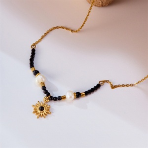 Collar de Moda con Colgante de Flor de Sol y Piedras Naturales, Cadena de Acero Inoxidable con Cuentas de Gemas Negras - Product Image 5