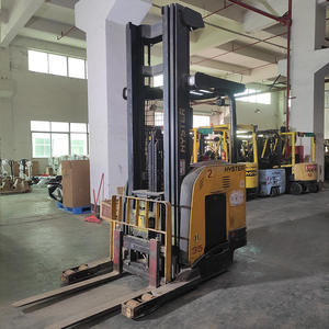 Chariot élévateur électrique Hyster N35ZR-16.5, 1,5 tonne, 36 volts, mât à trois étages, fourches de 787 mm - Product Image 3