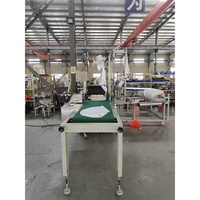 Machine automatique de fabrication de capes de coiffure imperméables non tissées pour la teinture et la coupe de cheveux, avec épaulettes et tablier