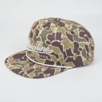 Hoge kwaliteit groothandel op maat ontworpen logo 5-panel sport pet met koord, camouflage polyester flat brim petten, geborduurde patch snapback pet