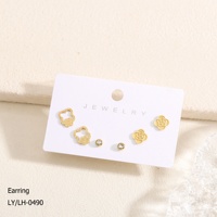 Anting-anting tusuk bunga zircon berlapis emas 18K dari baja tahan karat 304/316, desain simpel, modis, halus, dan berkilau untuk wanita.