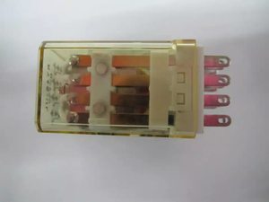 Relé Intermedio Pequeño Original <span class=keywords><strong>RY4S</strong></span>- DC24V Hequan de Japón - Product Image 1