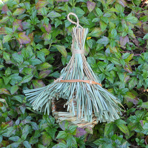 Nichoir en paille artisanal de forme triangulaire moyenne pour oiseaux, fournitures pour animaux de compagnie, origine Fujian - Product Image 3