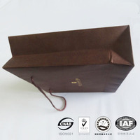 Sacs fourre-tout en papier kraft rose personnalisé avec logo de marque Accessoire complet de ruban pour vêtements, chaussettes, chaussures-Surface sérigraphiée