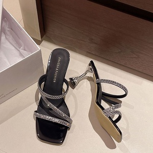 Nouvelles Chaussures de Mariée pour Femme Style Été, Talons Hauts Imperméables Ornés de Cristaux avec Bout Pointu, Idéales pour l'Extérieur - Product Image 3