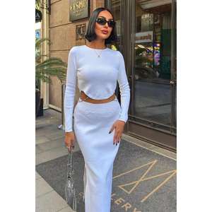 Conjunto de Vestido Elegante de Punto para Mujer, Manga Larga, con Detalle de Cadena, Negro, Blanco, Borgoña - Product Image 6