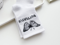 Chaussettes courtes papillon noir et blanc personnalisées, tendance, décontractées, pour skateboard, automne, pour femme, antibactériennes, avec revers, usage quotidien