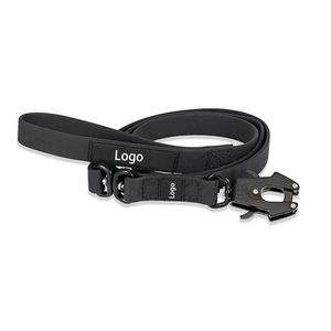 Laisse tactique réglable en TPU avec logo personnalisé, rubans solides à dégagement rapide, étanche et vegan, avec mousqueton pivotant pour l'entraînement des grands chiens - Product Image 2