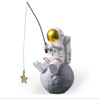 Maison moderne Décoration de salon Bureau créatif Décoration de bureau Artisanat Cadeau d'anniversaire Statue d'astronaute Figurines
