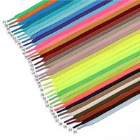 Lacets plats en polyester Offre Spéciale de 8mm de large avec embouts en plastique Cordes de chaussures personnalisables de 120cm de long Options colorées Options de logo