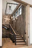 Escalier flottant sur mesure en bois massif pour villa, duplex, loft, style moderne, luxe léger, avec rampe en verre et marches en pierre frittée