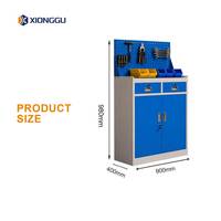 Station de travail industrielle pour le rangement d'outils avec panneau perforé, bacs à pièces et armoire en acier verrouillable pour la maintenance des lignes d'assemblage