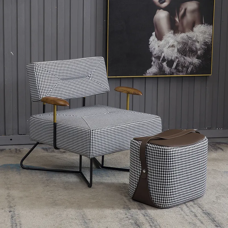 पेशेवर कस्टम डिजाइनर डिजाइन नई अवकाश कुर्सी के साथ स्टेनलेस वर्ग अवकाश कुर्सी धातु पैर