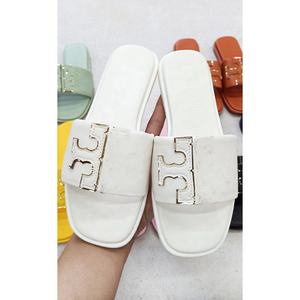 รองเท้าแตะแฟชั่นผู้หญิง สวมใส่สบาย สีสันสดใส ดีไซน์สวยงาม แบรนด์ดัง - Product Image 3