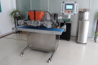 Machine automatique de moulage de bande de barre de chocolat Machine de remplissage de chocolat pour la machine de fabrication de chocolat