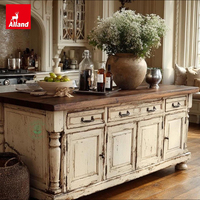 Armoires de cuisine Allandcabinet avec portes shaker en bois massif teinté, finition vieillie, avec évier et robinets en laiton