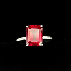 Bague de fiançailles en or 18 carats avec rubis de laboratoire rouge sang de pigeon, sertie griffes, bijoux fins de mariage - Product Image 1