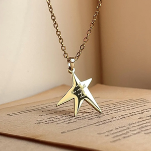 Collana con Ciondolo a Stella Geometrica Minimalista per Uso Quotidiano, Charm a Forma di Stella Placcato in Oro 18K PVD, Gioiello Resistente al Sudore - Product Image 3