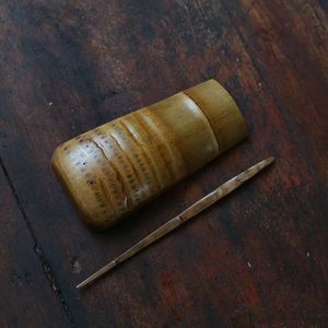 Ensemble de deux cuillères à thé en bambou carbonisé, cuillère à thé japonaise artisanale en bambou naturel non laqué, spatule à thé, plateau à thé - Product Image 1