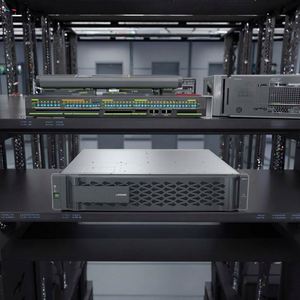 Système de stockage avancé DE2000H doté d'une architecture évolutive et d'une extension flexible - Product Image 1