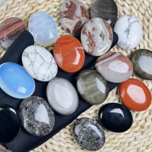 Groothandel Hoge Kwaliteit Healing Crystal Stone Palm Stone Gepolijste Ovale Vorm Zorgstenen Tumble voor Meditatie Ontspanning - Product Image 3