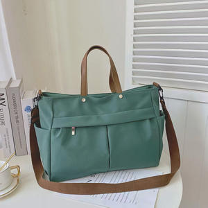 Sac fourre-tout en nylon de luxe léger, simple et polyvalent, avec motif lettres et écran, idéal pour le transport transfrontalier - Product Image 4